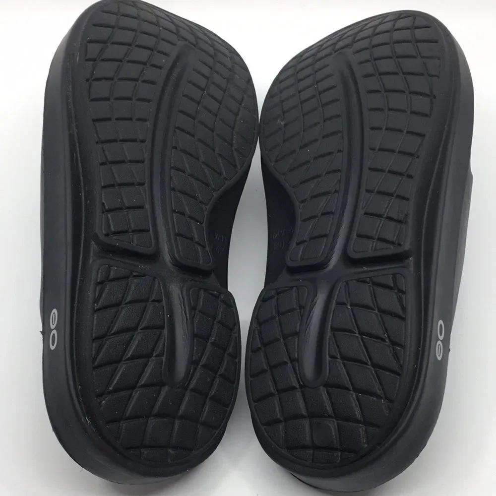 Oofos Ooahh Black Slides Sandals Unisex EU 42 M9 W11 Recovery Therapy slides